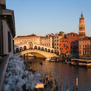 Riva Del Vin Boutique Отель